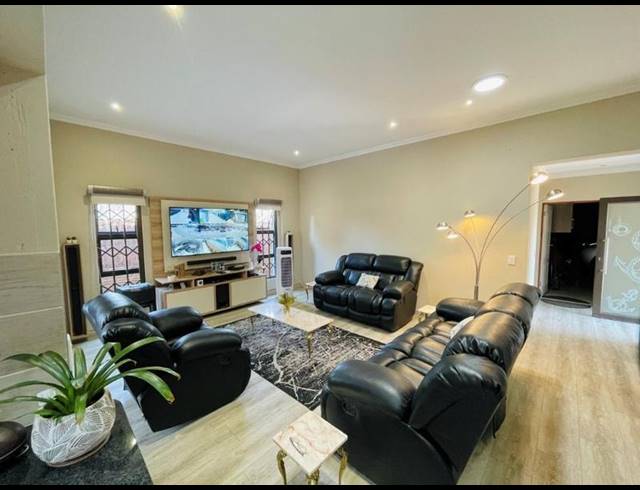 3 BEDROOM CLUSTER FOR SALE IN BRACKENHURST